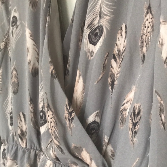 Beautiful grey dress with feathers - Picture 2 of 2